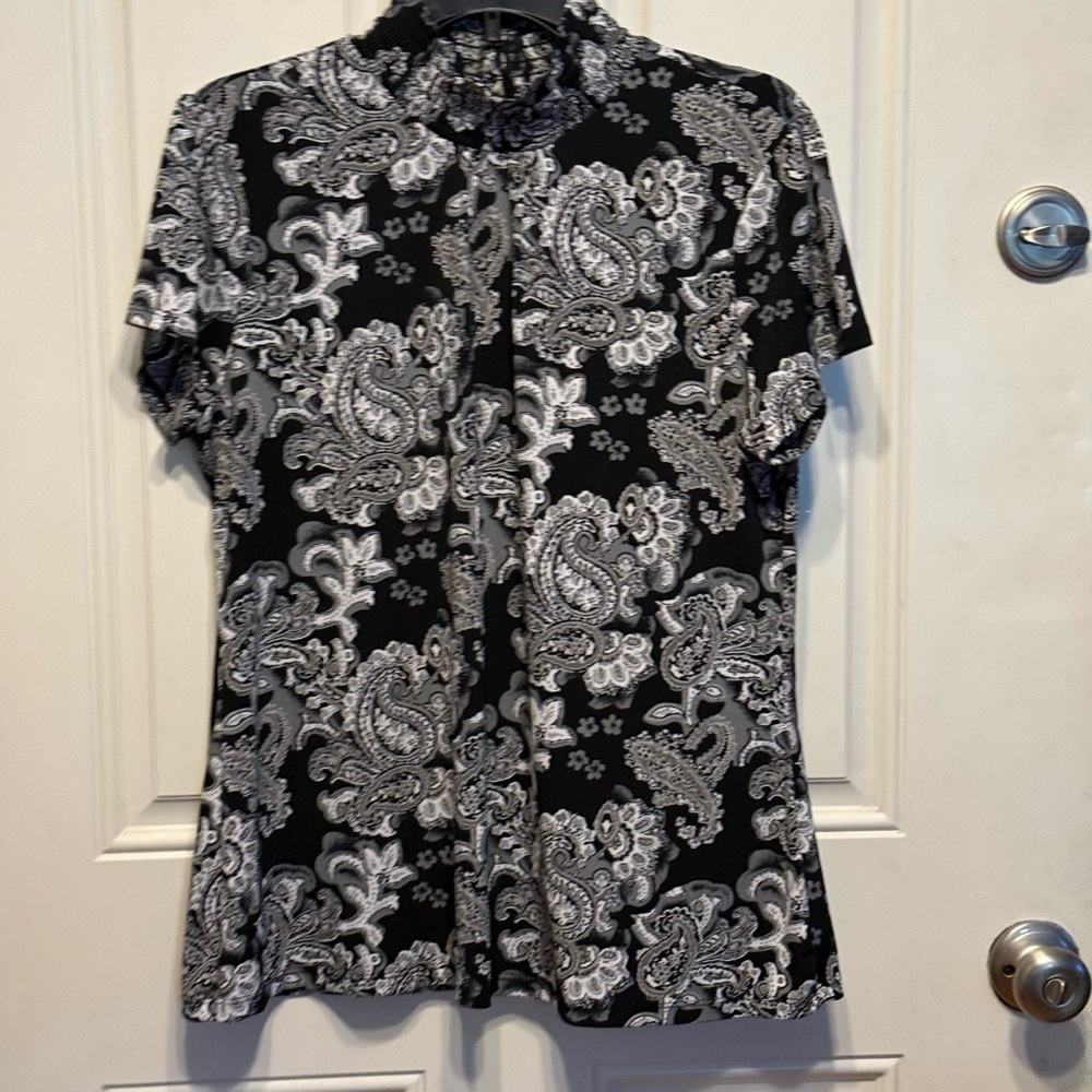 Style & Co Black and White Paisley Mock Neck Blouse Short Sleeve size L